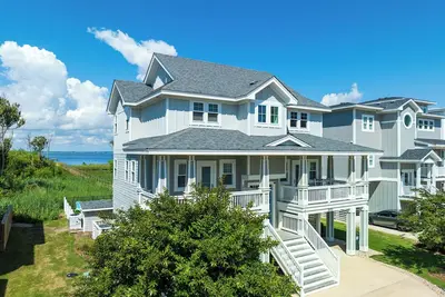 Image de Jewel of the Sound: Private Pier | Private Pool & Hot Tub | Elevator | Dogs Ok