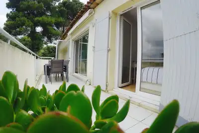 Image de Bel appartement de 43m2, grande terrasse, petite vue mer