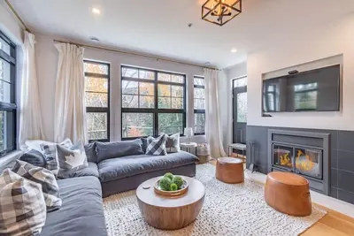 Image de Les Eaux 215-6/ Confortable condo moderne