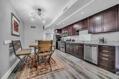 Image de Cle Suites 3br/2ba | 5 min Walk to Cle Clinic #1