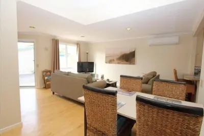 Image de Self Contained Unit Close to the Beach