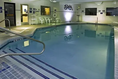 Image de Rare Find! Two Amazing Units, Parking, Pool