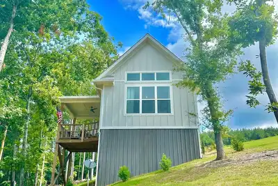 Image de Christmas Getaway to \"Stilts\" Lake, Pool, Hottub, kayaks, firepit, countless fun