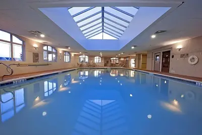 Image de Rare Gem! 2 Gorgeous Units And Pool.