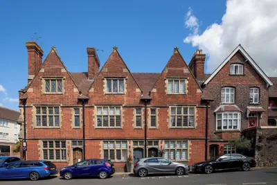 Image de Beautiful Iconic Listed Building with Views Overlooking the Arundel Cathedral
