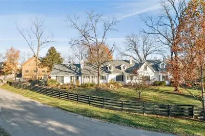 Image de Farmhouse Estate with Pool, Entertainment Barn and Hot Tub in Suburban Indy