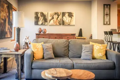 Bear Creek Lodge - 1 Bedroom with Forest View