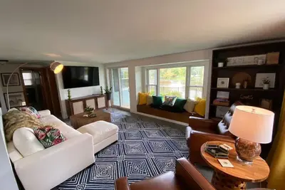 Image de 4 Bedroom Home on the River with Private River access