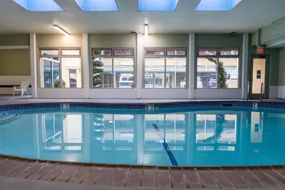 Image de Adventure Awaits! Indoor Swimming Pool + Free Parking