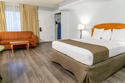 Image de Prime Location Close to Downtown! Panoramic View | Indoor Pool + Terrace Patio