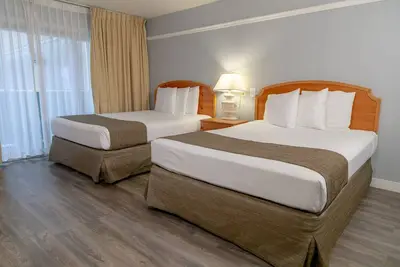 Image de Great Escape! 2 Amazing Room w/ Kitchenette | Onsite Pool + Free Parking