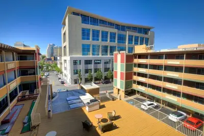 Image de Look No Further! 3 Comfortable Units, On-site Pool, Minutes to Nevada Museum Art