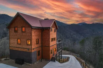 Image de 🌄Unforgettable Views! ! Huge Luxury Lodge with Firepit!