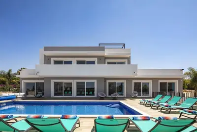 Image de Villa Atlantica 9 (Sleeps 20), Heated Pool, Games areas