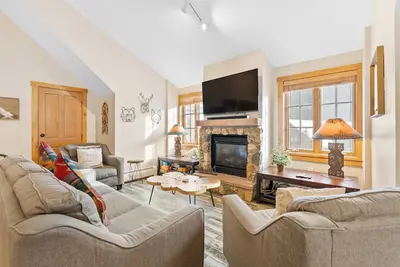 Image de Private Balcony with Slops Views in River Run Condo, Close to Gondola/Shops!
