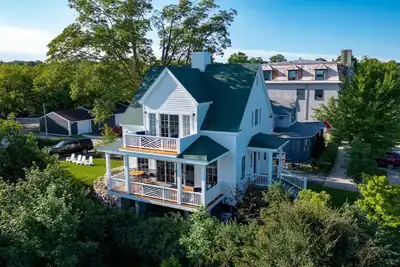 Image de New Downtown Petoskey Custom Home.