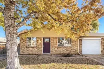 Image de 3 Bedroom Home Near the Mountains and City.