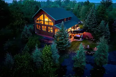 Image de Big Bear Lodge Retreat where friends & families gather and meet!