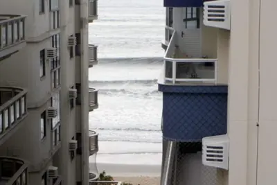 Image de Finely furnished 3-bedroom apartment with air conditioning - Beach front