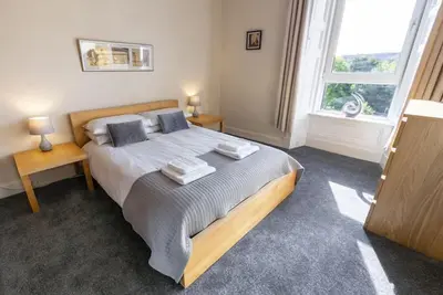 Image de ☆ Bright, 2 Bedroom West End Apartment ☆