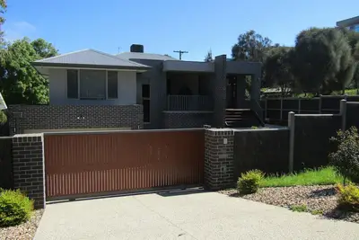 Image de Sorrento Luxury Home – Prime Spot, Only 10-Min Walk to the Bay!