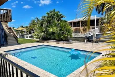 Image de Beautiful Canal Front Heated-Chilled Pool 4 Bdr Home. Sep-Oct-Nov 2025 Available