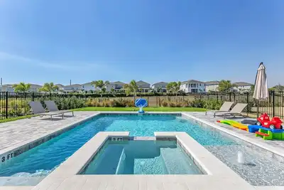 Image de Winter Family Retreat • 8br Encore Resort Home w/ Pool Minutes from Disney Parks