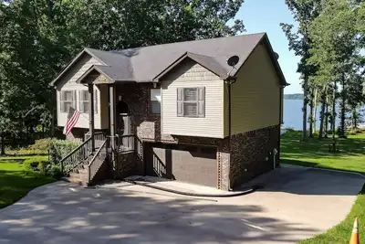 Image de Private Dock, Lakefront, Quiet Cove, Easy Lake Access Flat No Steps
