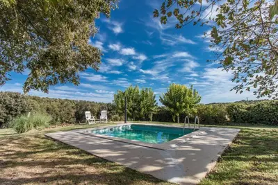 Image de Beautiful isolated farmhouse with barbecue, huge garden and swimming pool.