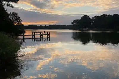 Image de Secluded, Waterfront Retreat: Fire pit, Private Dock, Game Room, Kayaks!