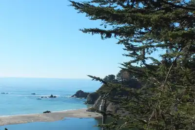 Image de Rio Luna - Where the Majestic Navarro River Meets the Rugged Pacific Ocean