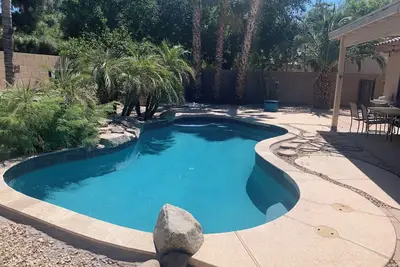 Image de Perfect location✔\nHeated pool, Hot tub & Putting green in quiet neighborhood.