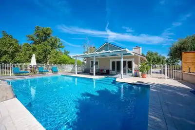 Image de Enjoy a relaxing getaway in Wine Country!