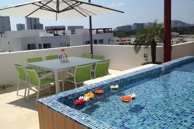 Image de Jacuzzi privado en roof garden con asoleadero húmedo