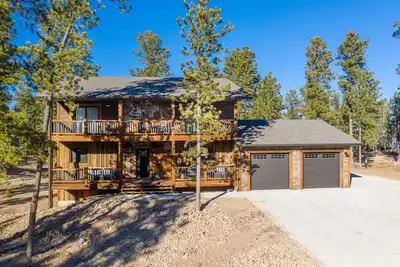 Image de Stunning New Cabin in Powder House Pass with Hot Tub & Theater Room