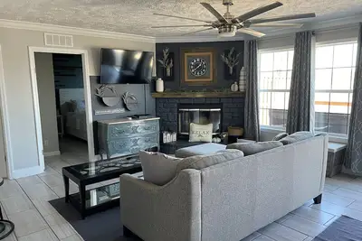 Image de Lake front cabin on main channel Douglass Lake Great for families