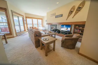 Charming 1b Condo, Shuttle to Slopes, Indoor Pool