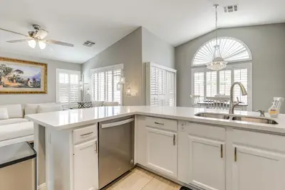Image de Gilbert Home Near Dtwn: Fire Pits, Grill & More!