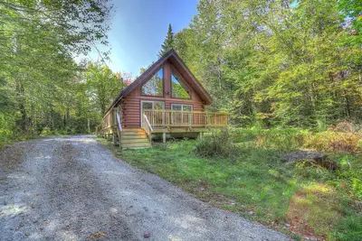 Image de Lupine Lodge - Adorable, newly renovated cottage, with water access and dock on Loon Lake
