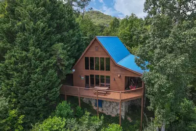 Image de Great Views, easy access to town, and seclusion! Hot Tub•Fireplace•Grill