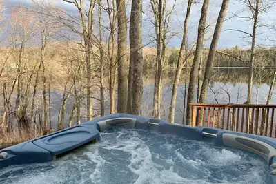 Image de Lakefront Chalet located on 70 private acres of Beautiful Canadian Shield