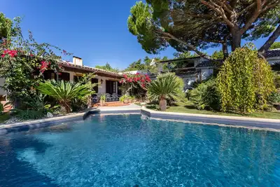 Image de Domaine \"Quinta do Monte das Abelhas\" Chambres d'hôtes à thème près de Lisbonne