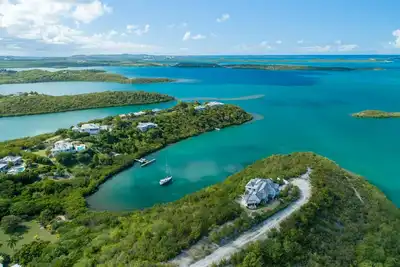 Image de Peaceful Luxury Villa With Private Pool, Dock and Amazing Views!