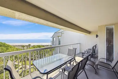 Image de 510 Barrington Court ~ Penthouse Oceanfront Condo with Panoramic Ocean Views!