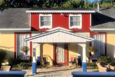 Image de 3b/1fb/Kitchen, Center of Town, The Cottage @ the Manor