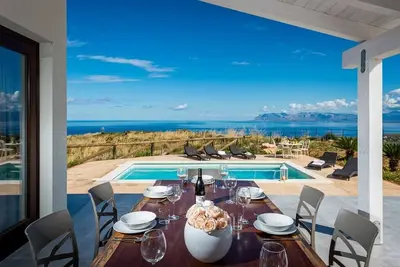 Image de Villa Del Golfo - villa with pool and sea views