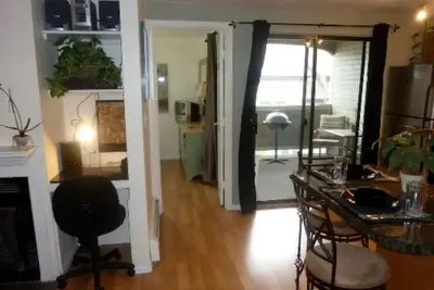 Image de Downtown Pearl St. Sweet Retreat!