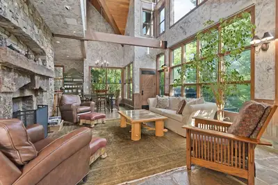 Image de Sundance Cabin-Immense jacuzzi, cheminées dans chaque pièce, hectares d'intimité