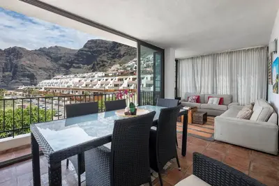Image de Appartement \"Casa Tatiana\" Ă Los Gigantes avec vue sur la mer, terrasse et Wi-Fi.