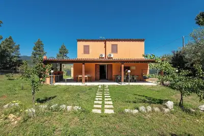 Image de Villa \"Giulia Piccola\" dans la campagne sur la mer avec vue montagne, terrasse et jardin